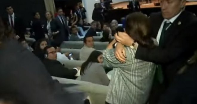 Šok tokom govora turskog predsjednika: Erdoganovi tjelohranitelji udarali i hvatali žene za grudi i intimne dijelove...  