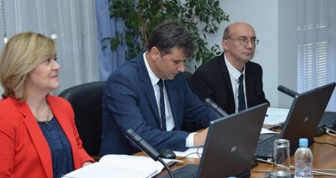 Kad Fadil reformiše: Ministri u Vladi FBiH povećali sebi naknade sa 1 na 300 KM