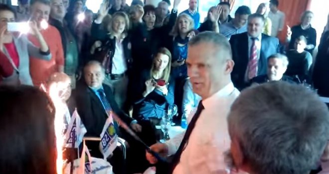 'Iznad tornja sunce sija...Dobro doš'o predsjedniče': Pogledajte kako se slavilo u Avazu