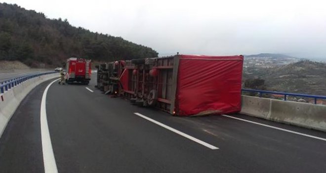 Upozorenje vozačima: Oprez zbog jačih udara vjetra