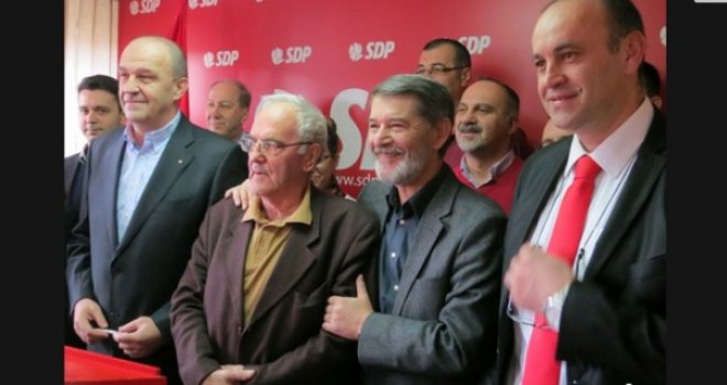 Izgrlili se i pomirili Imamović, Bešlagić i Bijedić: Zakopali smo svoje sujete!