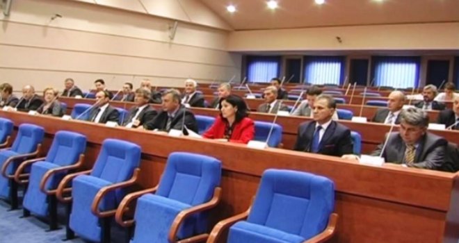 Odbijen prijedlog Kluba Bošnjaka da se osudi napad na novinare u Višegradu