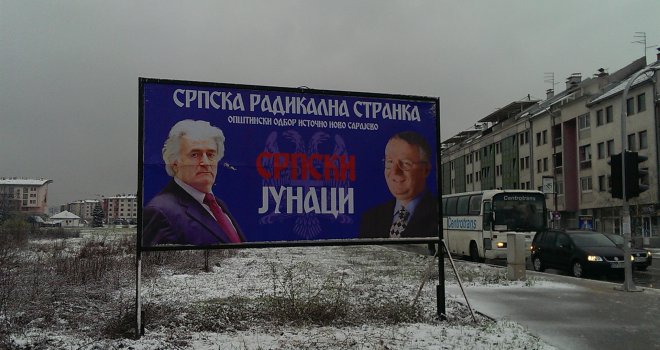 'Srpski junaci': U Lukavici i na Dobrinji postavljeni plakati podrške Karadžiću i Šešelju