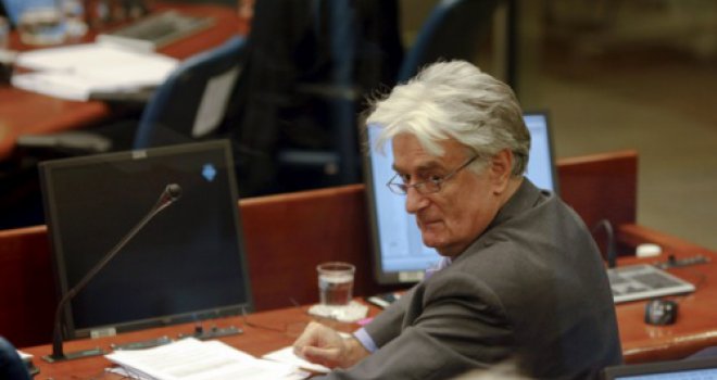 Radovan Karadžić u zatvoru: Stalno se smijemo, igram tenis, sviram flautu...
