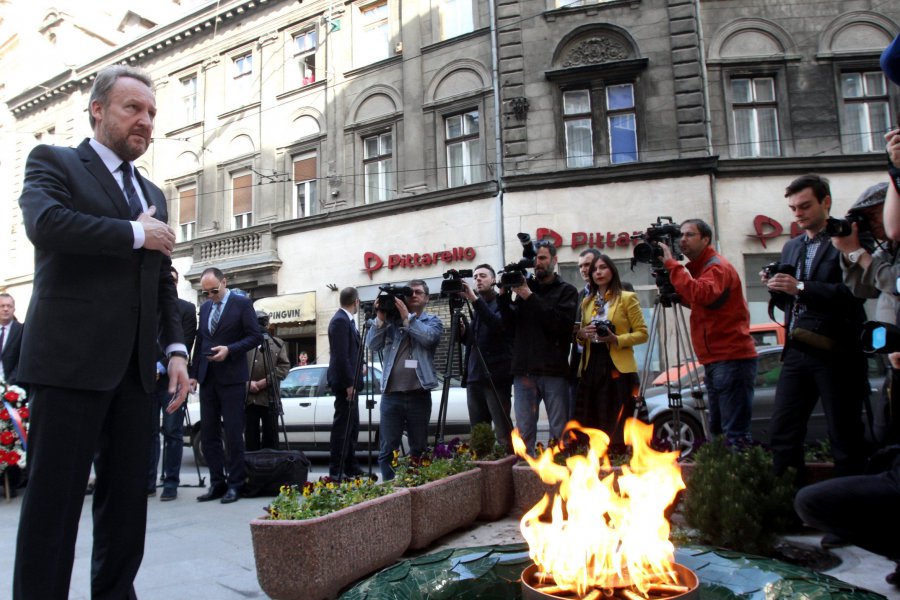 izetbegovic-vjecna-vatra-jpg