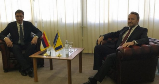 Vučić: Bošnjaci u srpske, Srbi u bošnjačke cipele!