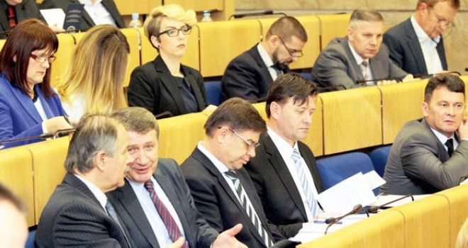 Kraj agonije: Parlament jednoglasno usvojio Nacrt zakona o konverziji