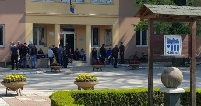 Mještani Kosove i Alića blokirali zgradu Općine Maglaj