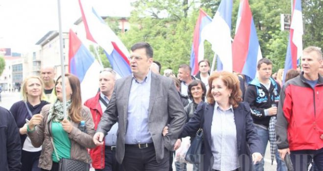 Sin Ratka Mladića i članovi Slobodarske partije Austriije na mitingu vlasti RS-a