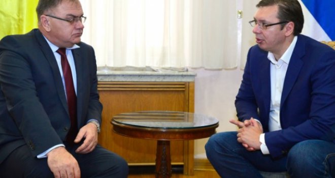 Ivanić se požalio Vučiću: 'Srbi u BiH su u strahu i usamljeni...'