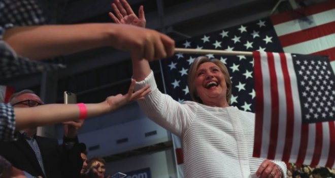Hillary Clinton prihvatila nominaciju i poručila: Ne vjerujte Donaldu Trumpu!