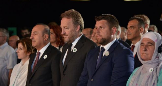 Izetbegović u Potočarima: Bol, tuga i patnja su takvi da je ovdje najbolje šutjeti