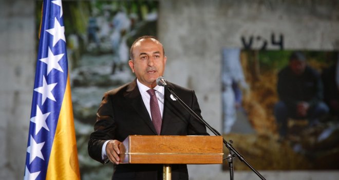 Cavusoglu u Potočarima: Turska ne može mirno da spava dok Bosna plače...