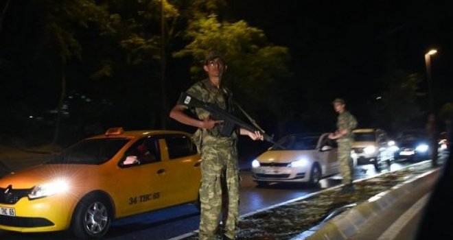 Vojska tvrdi: Zbacili smo Erdogana, vratićemo demokratiju Turskoj!