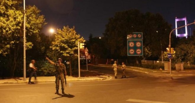 Izdati nalozi za hapšenje 42 novinara, među njima i poznati turski komentator i bivši poslanik Nazli Ilidžak