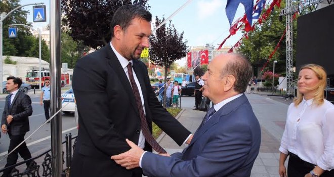 Istanbul pomaže Sarajevu: Još 15 autobusa za GRAS, novi sistem naplate i kontrole karata, te novi vodomjer