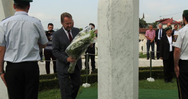 Izetbegović: Neophodno je čuvati sjećanja na rahmetli Aliju Izetbegovića