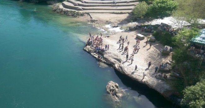 Htio da se rashladi u Neretvi, upao u vodu i nestao bez traga: Spasioci tragaju za 49-godišnjim muškarcem