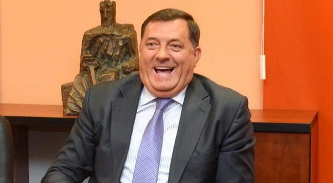 milorad-dodik-raspolozen-smijeh