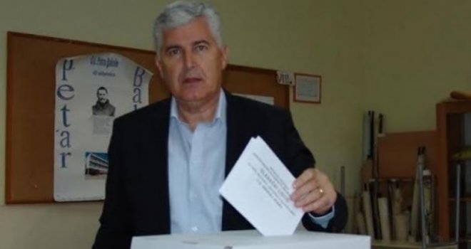 Izvanredni izbori u Hrvatskoj: Za zastupničke fotelje vlada poprilična gužva