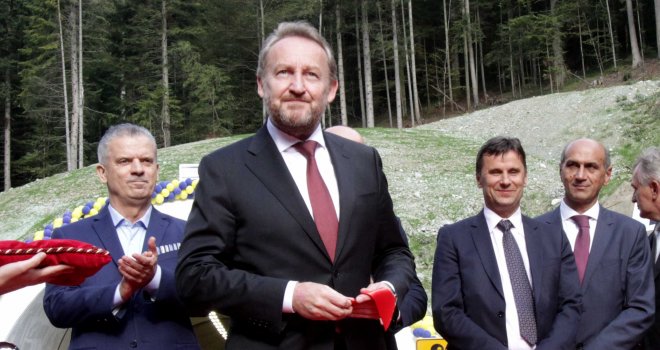 Izetbegović: Nadam se da ću uskoro završiti s politikom i vratiti se nečemu opipljivom, vrijednom i...