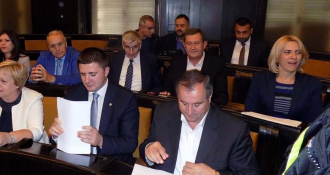 Datum koji 'vrijeđa osjećaje Srba': SNSD prikuplja potpise za osporavanje 1. marta