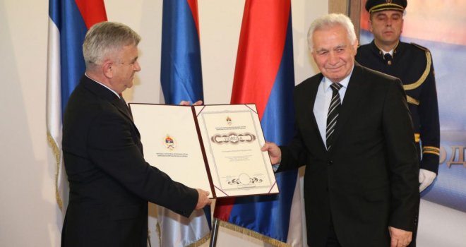 Šok na obilježavanju godišnjice osnivanja NSRS-a: Počasne povelje za Krajišnika, Karadžića, Plavšićku...