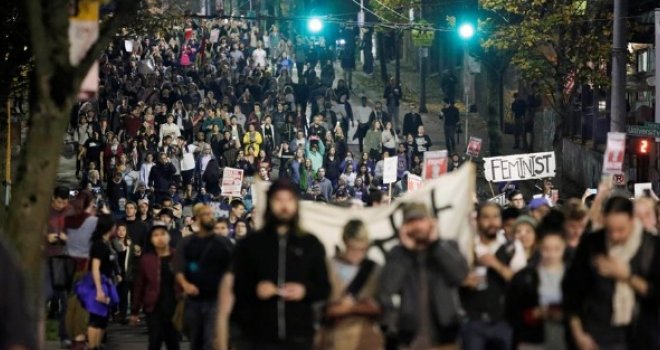 Hapšenja u SAD-u zbog protesta protiv Trumpa: Nasilje na ulicama preraslo u napade na policiju