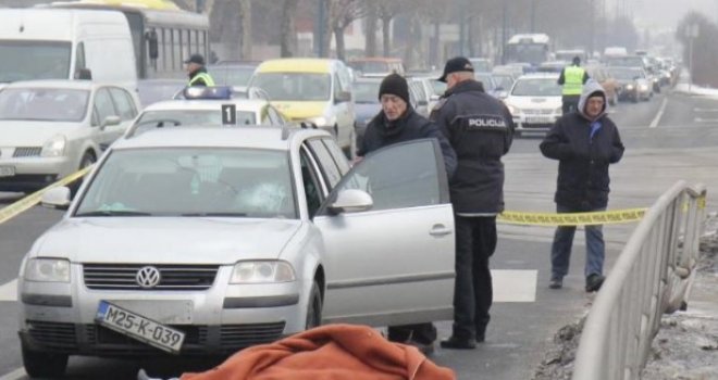 Juče poginuo na Bulevaru Meše Selimovića: Da li je starac krenuo na crveno?