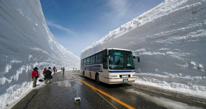 Nevjerovatno: Ovako u Japanu čiste snijeg visok 30 metara