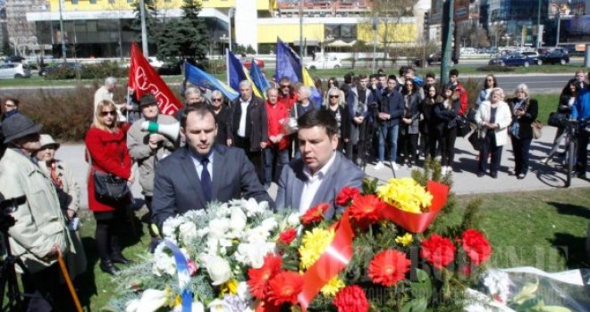 Mi se nećemo sklanjati s puta: Kada će se Davor Ivo Stier odreći zlodjela svoje porodice u BiH?