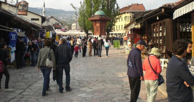 Nakon pucnjave na Baščaršiji: Nesposobni Katica kriminalcima ulijeva osjećaj sigurnosti, od građana traži da se naoružaju!