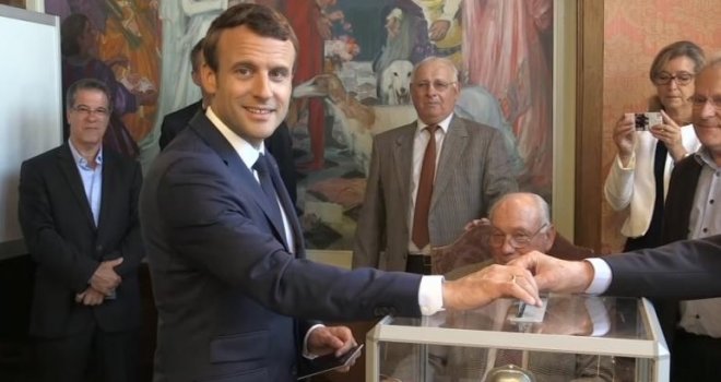 Macronova stranka osvojila oko 30 posto glasova
