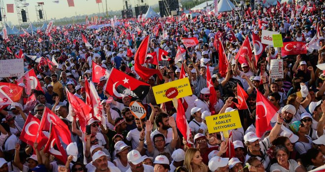 400 000 hiljada demonstranata na ulicama Instanbula protv Erdogana