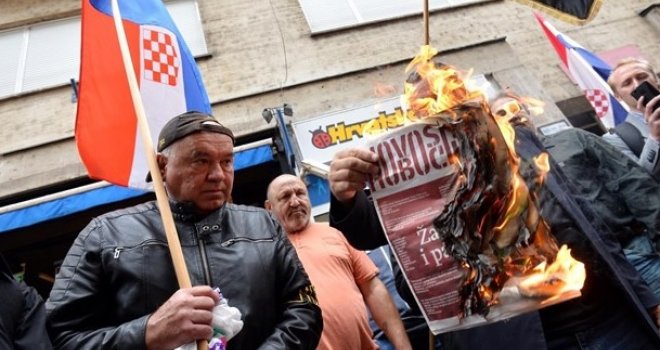 Protesti u Zagrebu: 'Suprotstavit ćemo se velikosrpskoj politici u Hrvatskoj, zaustavili smo ih '91. pa ćemo i sad!'