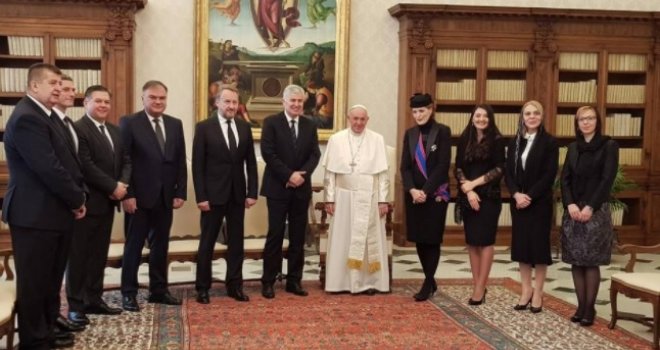 Članovi predsjedništva BiH na audijenciji kod pape Franje
