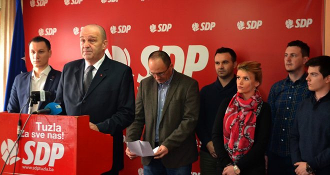 'Željko Komšić prima platu od 5.500 KM, a za četiri godine nije postavio NITI JEDNO poslaničko pitanje!'