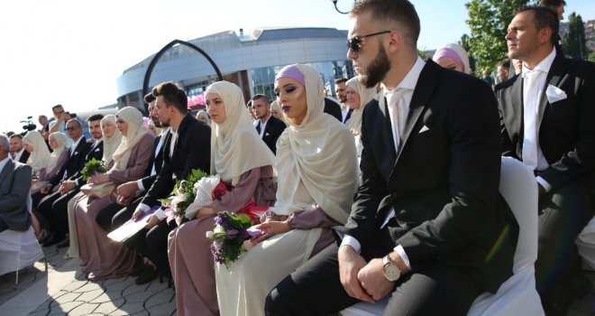 Pogledajte kako je izgledalo kolektivno šerijatsko vjenčanje usred Sarajeva: Fešta se nastavlja u hotelu 'Hills'!