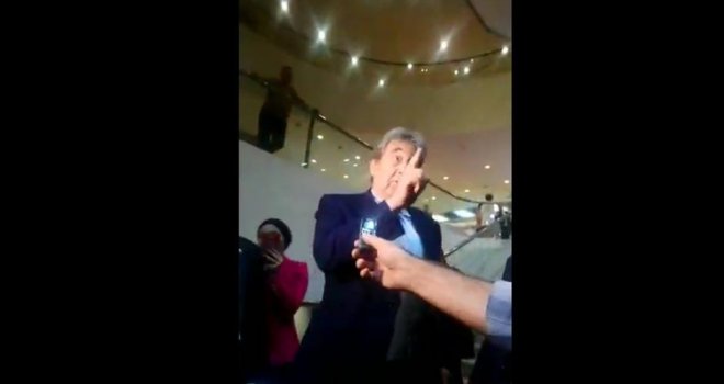 Skandal na press konferenciji CIK-a: 'Moja majka umrla je prije 11 godina i još uvijek je na biračkom spisku... Gledajte!'