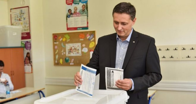 Prevara u režiji SDA: 90 000 nevažećih  glasova sa imenom Denisa Bećirovića!?!