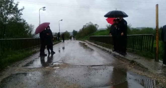 Sigurnosne službe Rudnika Kreka fizički napale novinarske ekipe