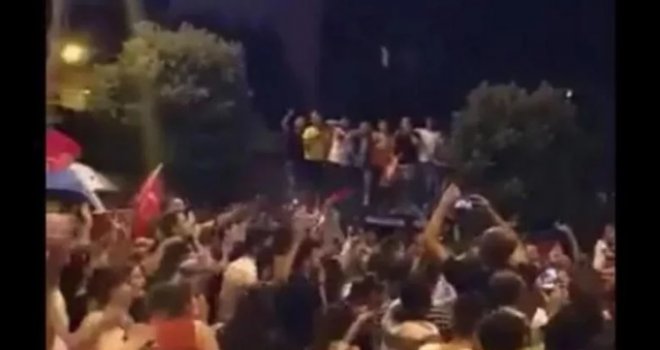 Istanbulom odjekivao hit Nade Topčagić 'Jutro je': Bošnjaci slavili pobjedu Imamoglua, pravi dernek...