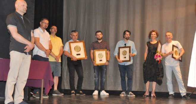 Kokan Mladenović sa Karolinom Nojber i Doli Bel 'osvojio' Jajce