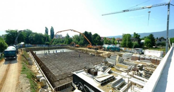 Na gradilištu bazena Dobrinja danas ugrađeno 850 kubika betona