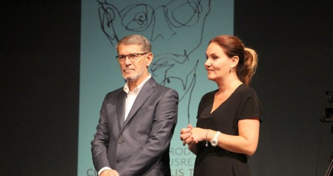 Nagrada Meša Selimović u rukama bh. književnice Senke Marić za 'Kintsugi tijela'