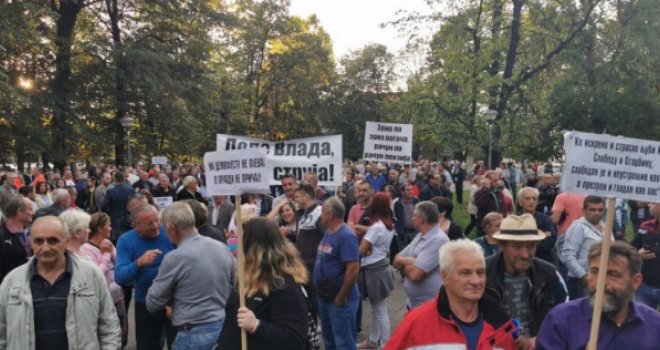 Okupljaju se građani na protestima u Banjoj Luci zbog poskupljenja struje