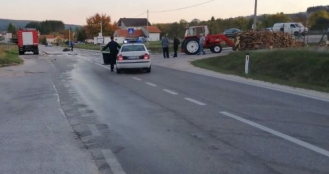 U sudaru s traktorom smrtno stradao motociklist