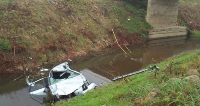 Autom sletjeli s ceste: Mladići iz Srpca hitno zbrinuti u UKC, jedan na aparatima