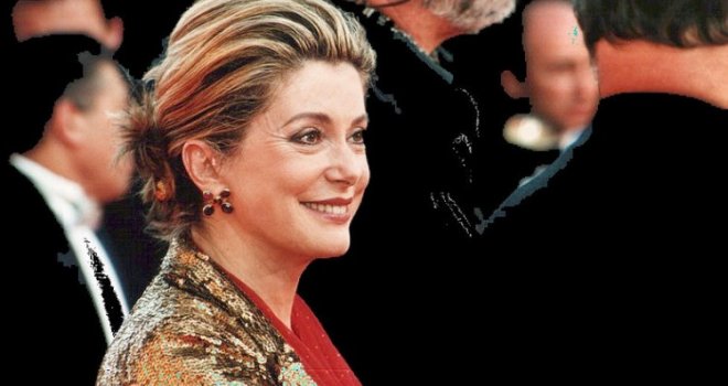 Catherine Deneuve doživjela moždani udar, hospitalizirana u Parizu