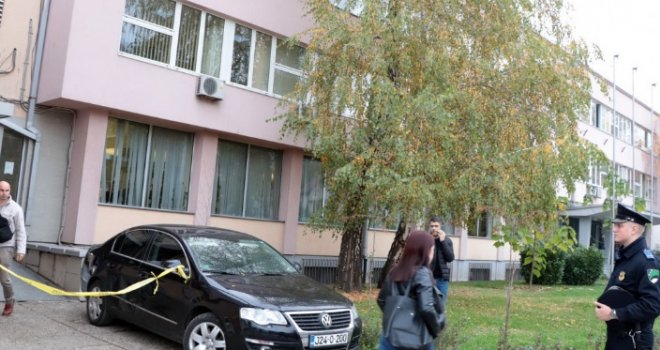 Strava u Tuzli: Radnicu na šalteru napao čekićem, zadao joj 36 udaraca!